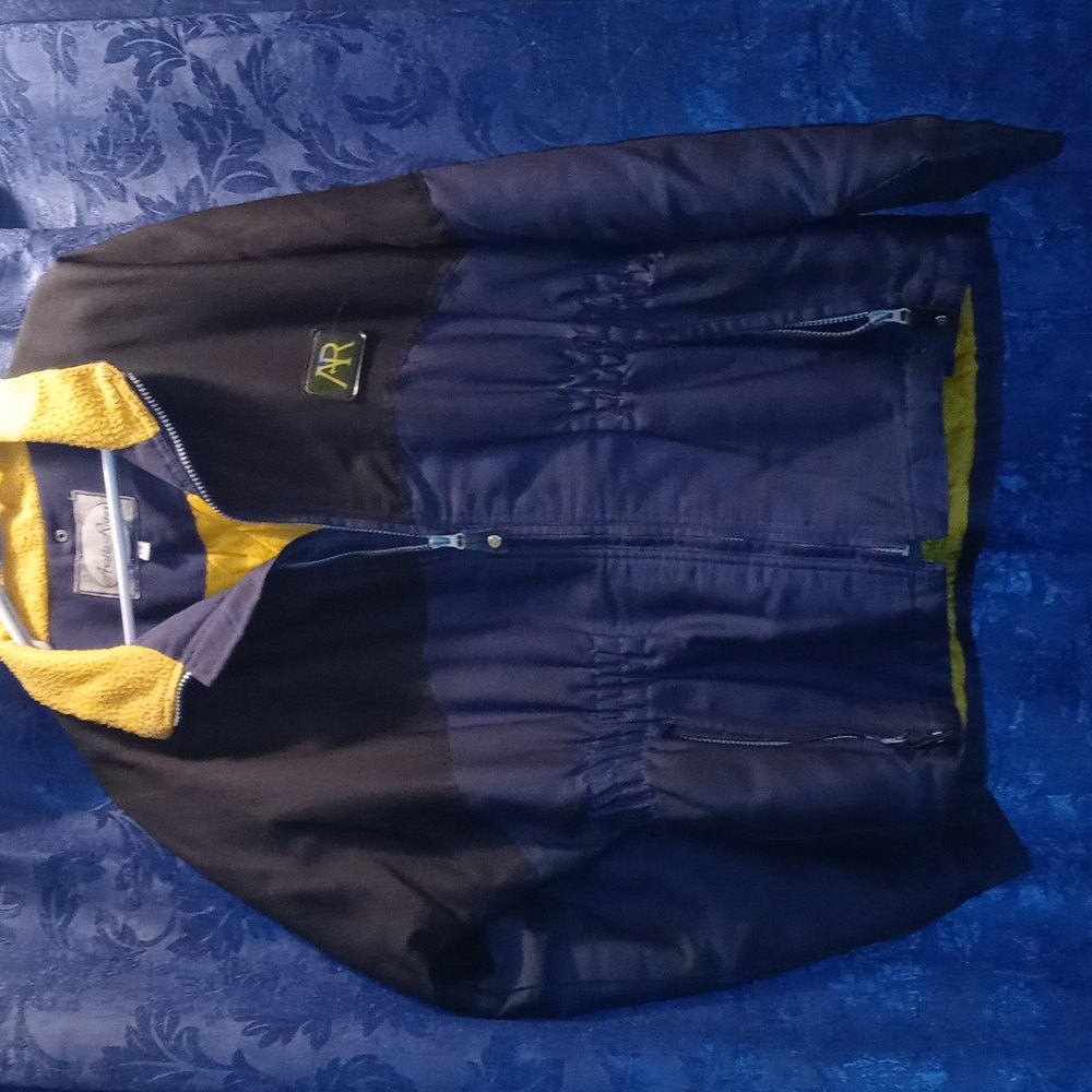 Black/Blue coat